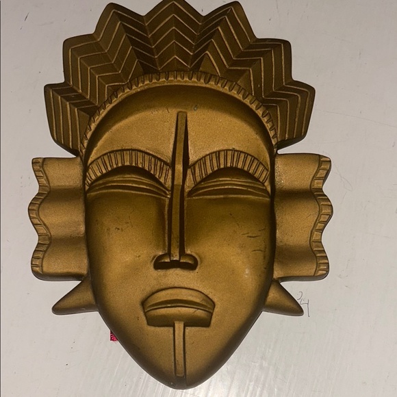 Artistic Gold Mask Sculpture - Picture 1 of 4
